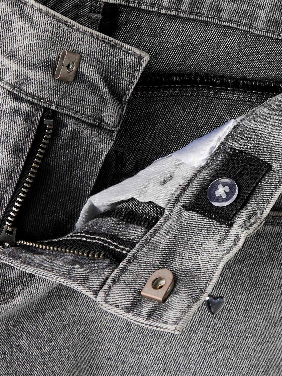 model_shot-front_full